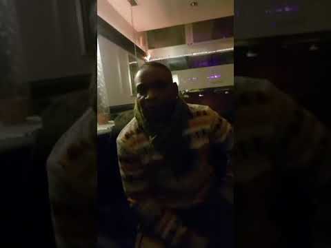 Le 01 04 2018.  Avec. Awillo  longomba.  Papa forme.   Et le poète  massiya