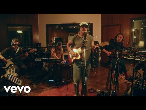 Medium Build - Stick Around || goodnoise live