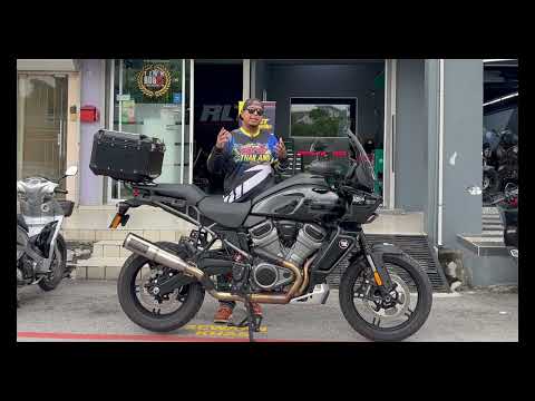 HD Pan America™️ dengan Vance & Hines Hi-Output 450 Exhaust