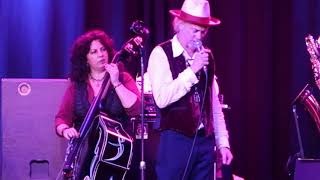 Squirrel Nut Zippers / Hanging up My stockings / Coach House - San Juan, CA / 12/5/18