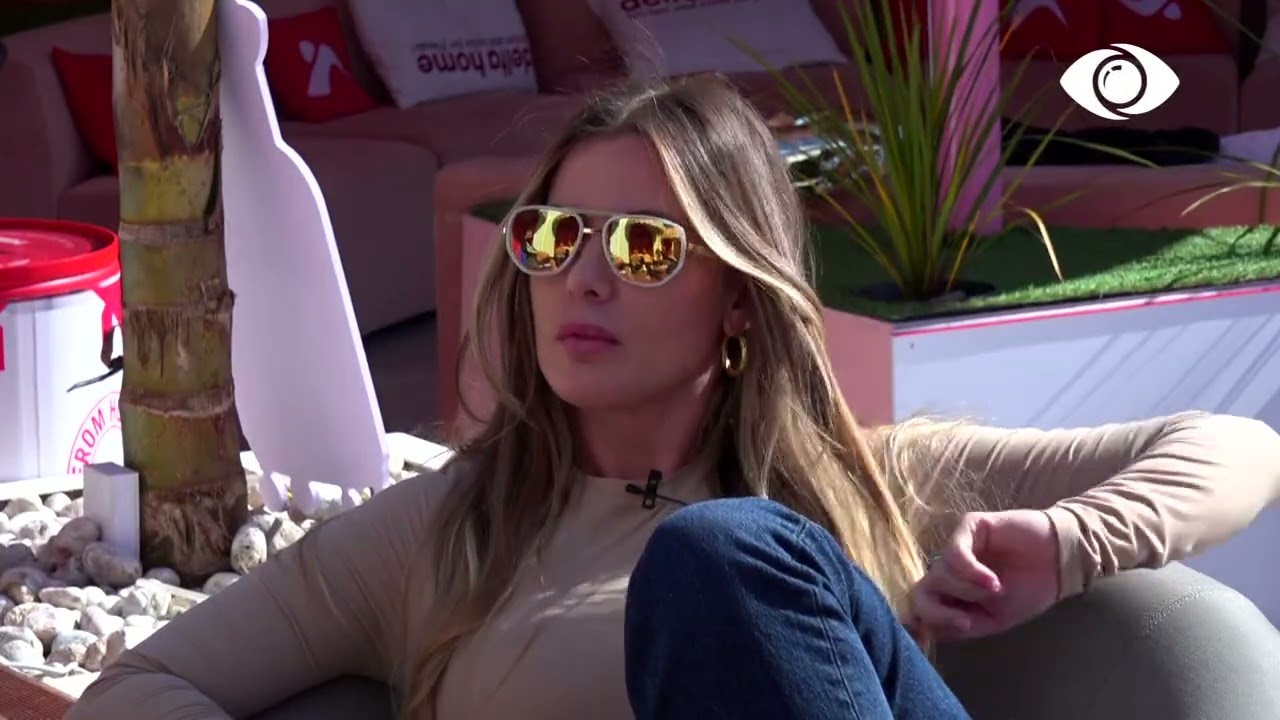 Olta ndërhyn në bisedën e Luizit dhe vajzave: Po ju kërkon të bëni lojën e tij