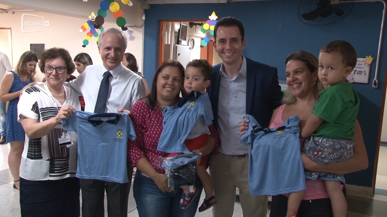 Prefeitura negocia com fornecedor e garante entrega de uniformes;