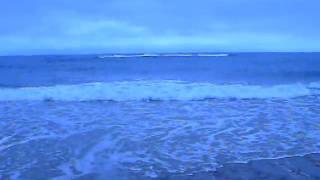 preview picture of video 'Waves at Barges Beach, Cuttyhunk June 2010'