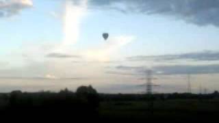 preview picture of video 'balon nad obwodnicą w Wąbrzeźnie (od strony Wałyczyka) sierpień 2010'