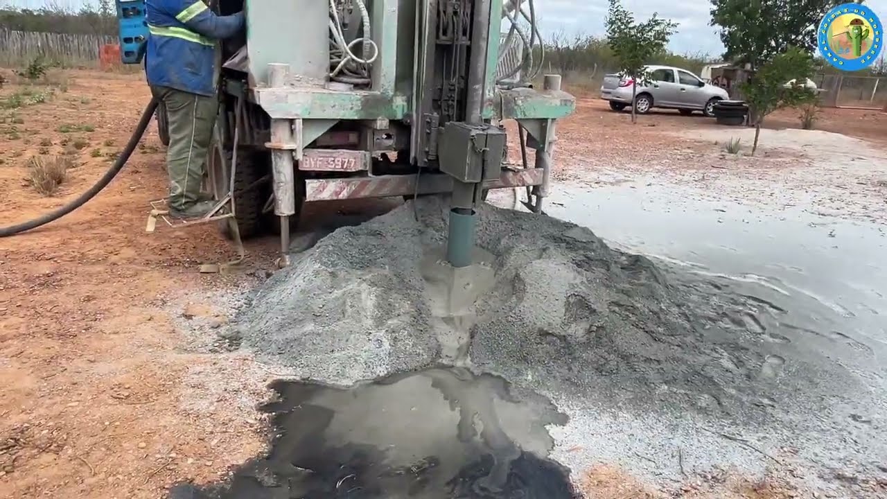 Perfuramos esse poço artesiano e quando começou a chegar nas fendas o dono não quis perfurar mais😱