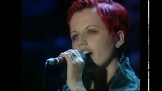 Dolores O&#39;Riordan Pavarotti  Ave Maria 1995
