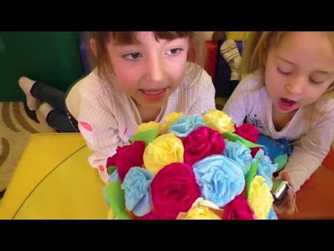 Прикольные моменты за месяц. Маленькие блогеры играют