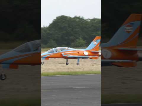 Massive Viper Jet turbine being flown with ease #radiocontrol #abingdon #gasturbine