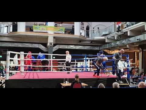 Bianka Balint blau Ecke Bayern vs. Xenia Scharapinski rot NRW