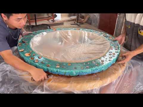 The Creative Idea Of ​​Combining Raw Wood And Resin Is Truly Amazing.