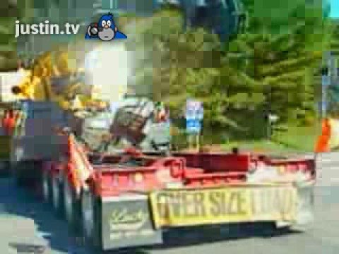 pilotcar.tv - A wobbly and leaning loaded Grove RT700E