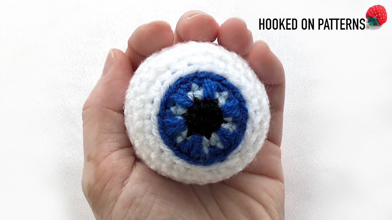 Free Halloween Eyeball Crochet Pattern Tutorial (Hooked On Patterns)