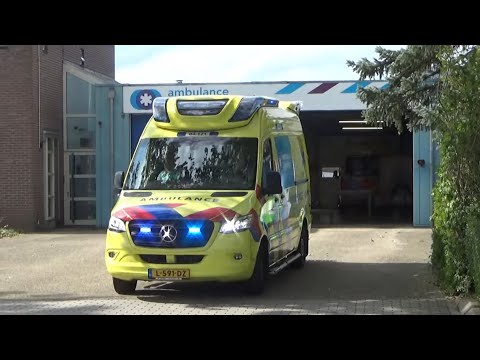 Verschillend Ambulance met spoed naar en van meldingen in Deventer
