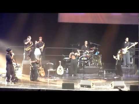 'Be Yom Shabbat' following 'Im Tachpetza' by Idan Raichel Project Paris 2012 Live