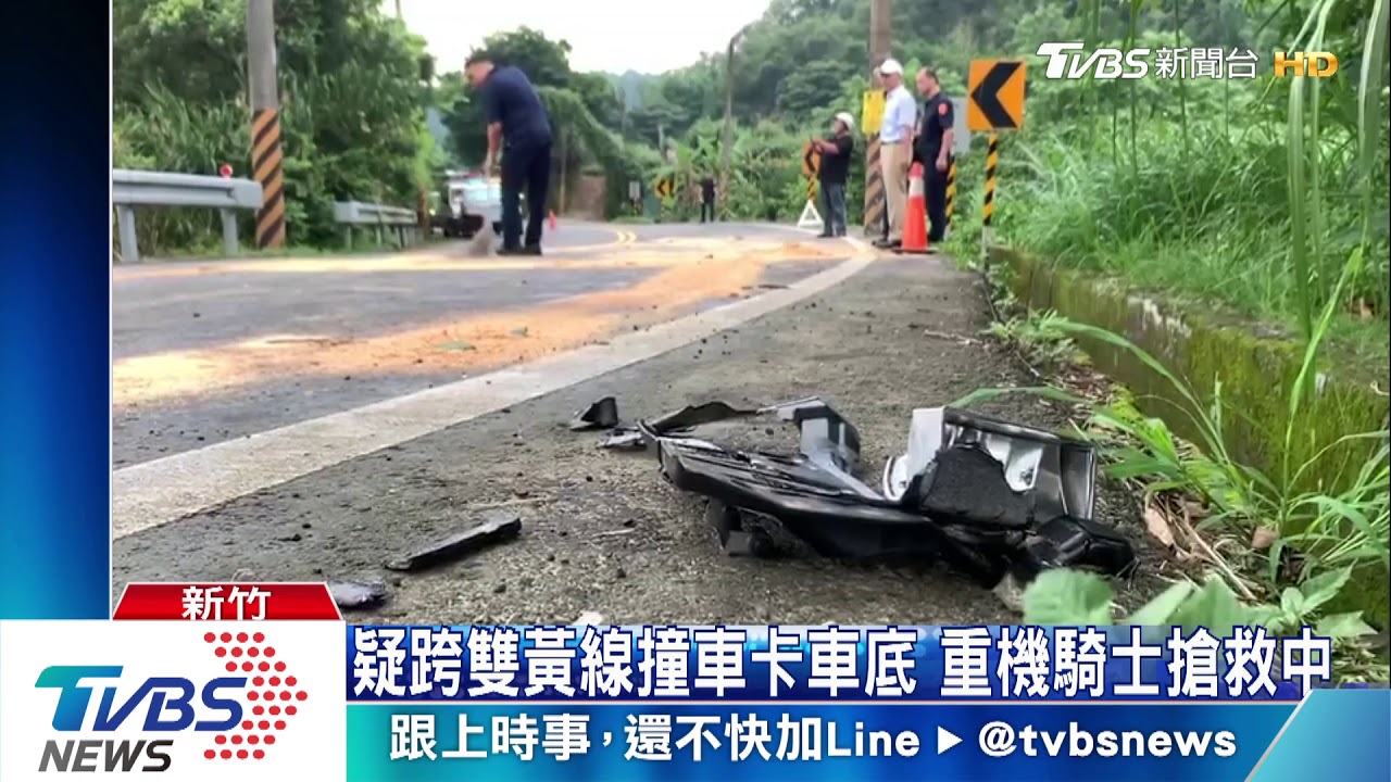 疑跨雙黃線撞車卡車底 重機騎士搶救中