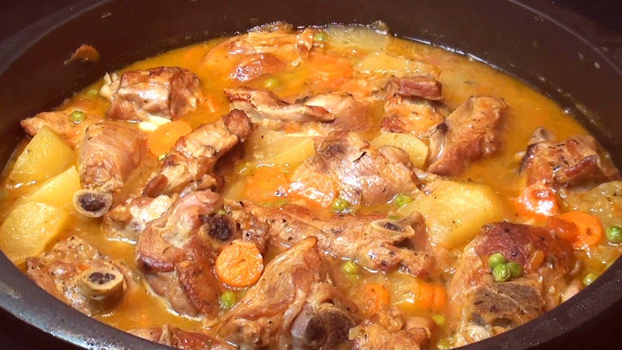 Cordero guisado con patatas / Lamb stew with potatoes and thyme