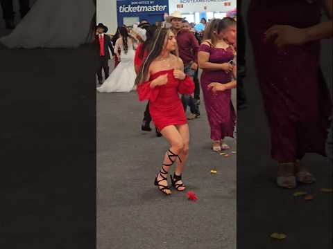 Que barbaro, que bonito bailan