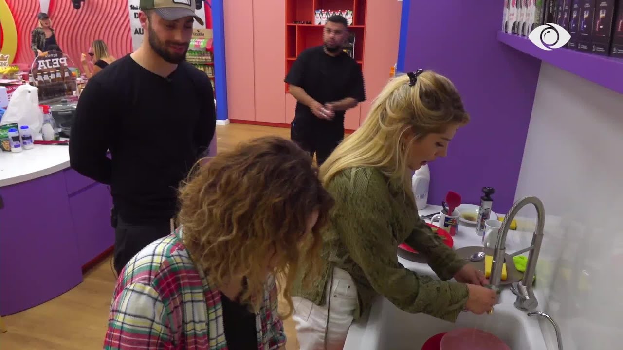 Ilnisa: E patalentuara e shtëpisë je!/ Egla: Bëj poezitë për nesër…