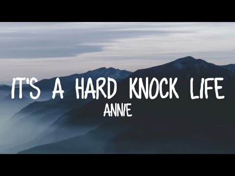 Annie - It's a hard knock life (LYRICS)