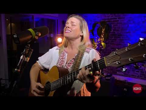 Emily Wallace "Eyezzzzzzz" Live at KDHX 12/13/22