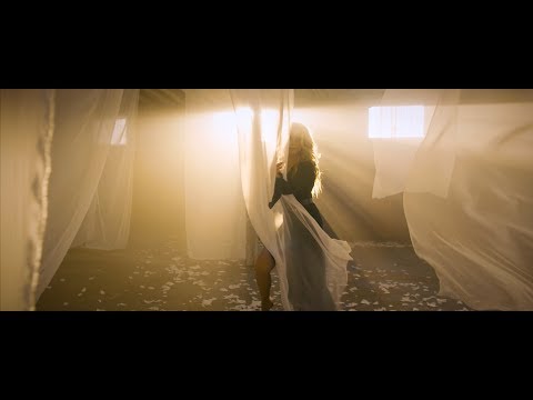 Sandra Lynn - Lose the War (Official Music Video)