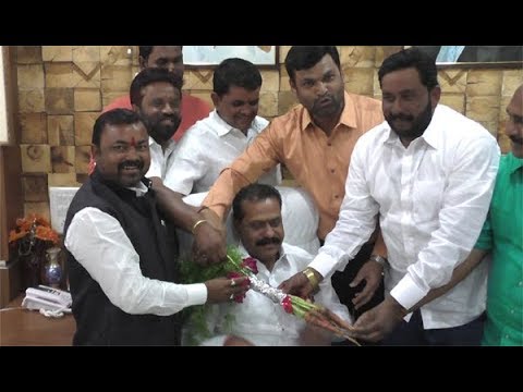 महापौरांना दिली गाजरं भेट, सगळ्यांचे कल्याण!