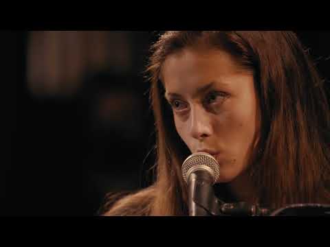 Iliona - Moins joli @ Qui Va Piano Va Sano