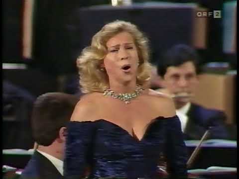 download lagu mp3 mp4 Júlia Várady, download lagu Júlia Várady gratis, unduh video klip Júlia Várady