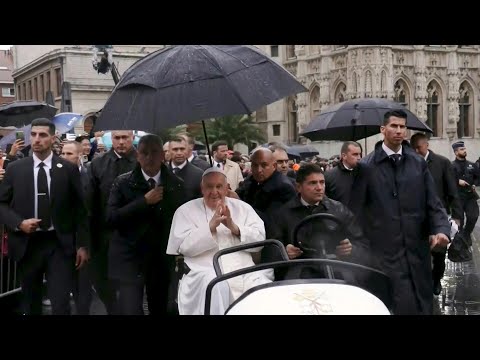 Video Thumbnail: Pope Francis greets the crowd in Belgian town Leuven | AFP