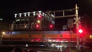 preview picture of video 'WP 913 Leads SSRR Polar Express Holiday Train, Capitol Mall Railroad Crossing, Sacramento CA'