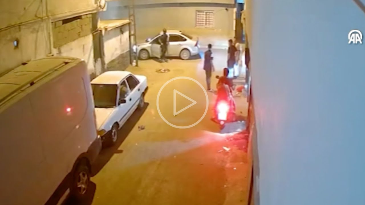 Adana’da Çakarlı Araçla Polis Kılığına Giren Şüpheli Kamerada!