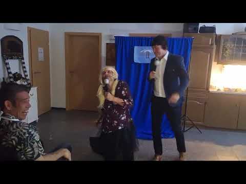 Witzige Interpretation von Karel Gott und Darinka – Fang das Licht