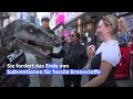 Dino auf dem Times Square: Frankie gegen fossile Brennstoffe | AFP