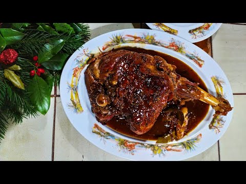 Cosciotto di cinghiale al forno brasato alla birra: ricetta della nonna