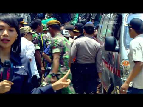 Evakuasi Korban Longsor Hotel Bali Club Cianjur