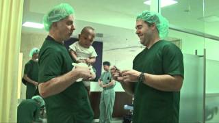 Download lagu Dokter Indonesia bersama Dokter PP12 Lakukan Operasi pada Anak Indonesia mp3