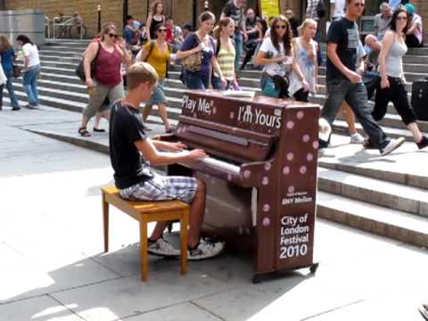 play me, piano, Live music in the streets of london. july 2010