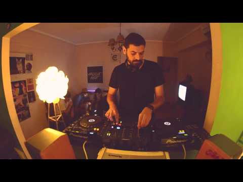 GROOVEBEAT - LIVING ROOM SESSIONS (PILOTO) W/ TRYGO