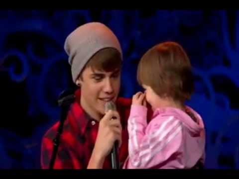 Justin Bieber and Jazzy Singing Home For The Holidays