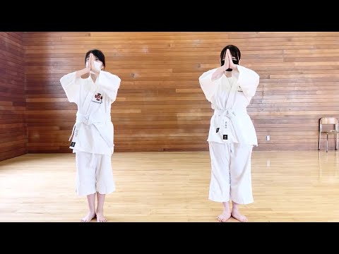 英語文化学科 【神奈川私学の魅力！】関東学院中学校少林寺拳法部　始めたばかりの2人です。