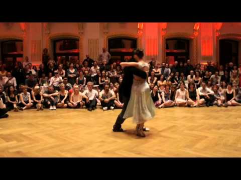  Juana Sepulveda  and  Mariano Frumboli  are  dancing  to  the  tango  "  No MIentas  "  by  Juan D'Arienzo  in  2015