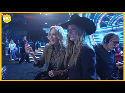Lainey Wilson shares Reba McEntire's hosting advice behind the scenes at CMA Awards