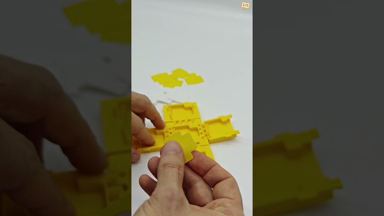 Le Cube: 13 Switch Games in 1 Question Block of 5cm [Trays and subtrays]