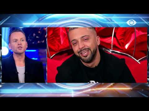 Gjesti "mbytet" në lot, takon me mall pas kaq kohësh prindërit e tij