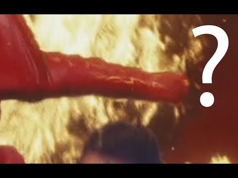 The Last Jedi - Guard's Weapon Disappears