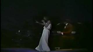 carpenters 1976 osaka japan karen&#39;s very cute &#39;The Leader of The Pack&#39;