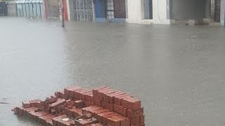 preview picture of video 'भदोही में बारिश से डूबा स्टेशन रोड'