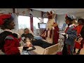 Sinterklaas verrast ziekenhuispatiënten