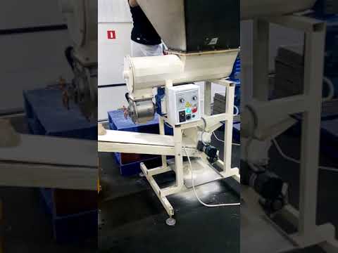 Тестоделитель Кузбасс 68-2М со встроенным транспортёром.