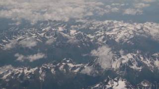 preview picture of video 'Flying over the Alps on route to Venice'